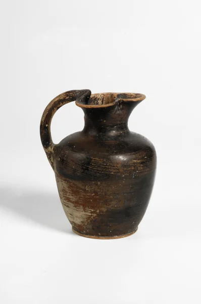 Ceramics ancient isolated on white — Stock Photo, Image