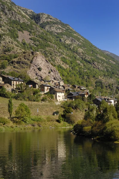 Dorf von Tavascan, Pyrenäen Berge, Provinz Lleida, Spanien — Stockfoto
