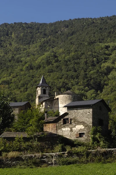 Village of Surri, Pyrenees mountains, Lleida province, Catalonia, Spain — стоковое фото