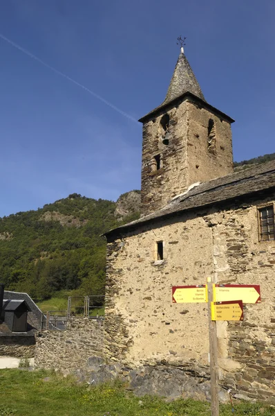 Église Sant Roc de Begos, village, vallée d'Aran, province de Lleida, montagne des Pyrénées, Espagne — Photo