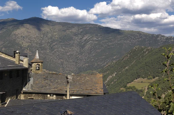 높은 피레네, 레이다 성, 스페인의 마을 Arestui, Pallars Sobira, 자연 공원 — 스톡 사진