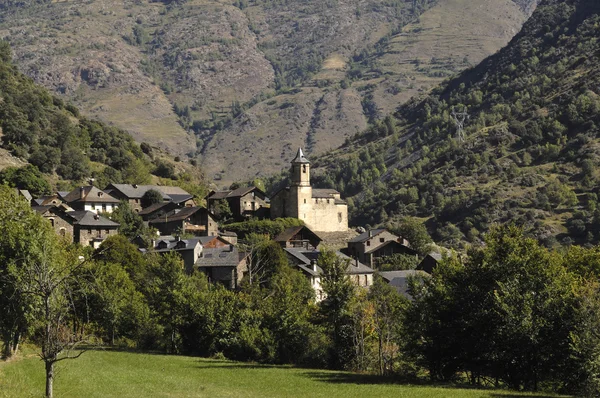 Lladros villaga in the Cardos Valley, Pirenei, Lleida, Spagna — Foto Stock