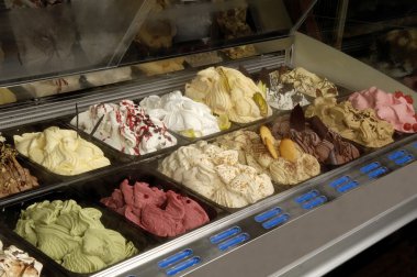 dondurma Dükkanı buzlukta dondurulmuş