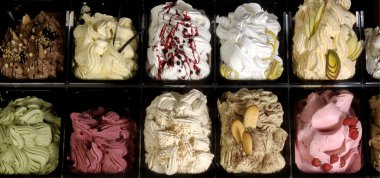 dondurma Dükkanı buzlukta dondurulmuş