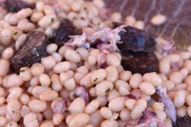 Chipiron ve fasulye soslu, Katalan mutfağı