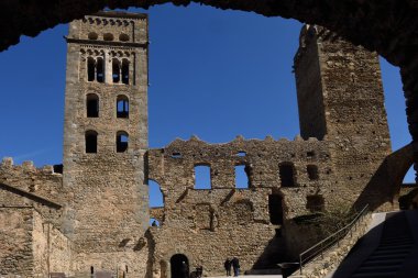 Sant Pere de Rodes, Girona Eyaleti, Ca Benedictine Manastırı