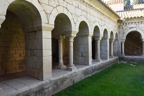 Romansk cloisteren av kloster av Santa Maria de Vilabertran — Stockfoto