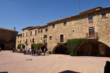 Kasaba Meydanı Monells, Baix Emporda, Girona, Eyaleti, Catalonia, İspanya