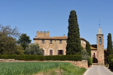 Kale ve kilise Sant Iscle ve Santa Victoria, Millas, 