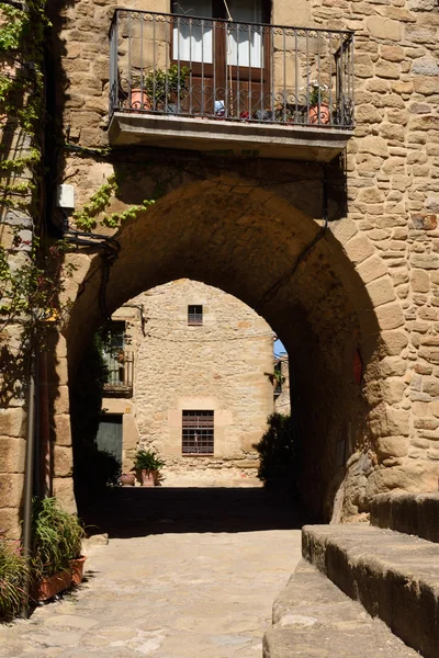 Arco sustituto de pueblo de Madremanya, provincia de Girona, Cataluña, España — Foto de Stock