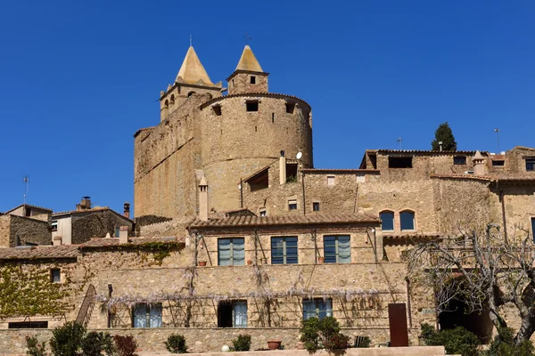 Pueblo de Madremanya en Ampurdan, provincia de Girona, Cataluña — Foto de Stock