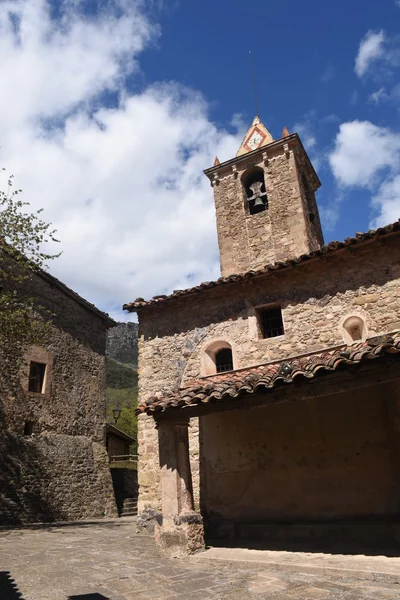 Romanska kyrkan av Joanetes, Garrotxa, Girona-provinsen, kan — Stockfoto