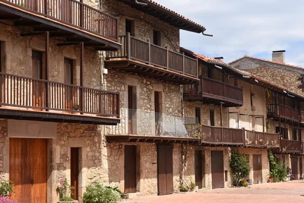 Balcones del pintoresco pueblo de Els Hostalets, Garrotxa , — Foto de Stock