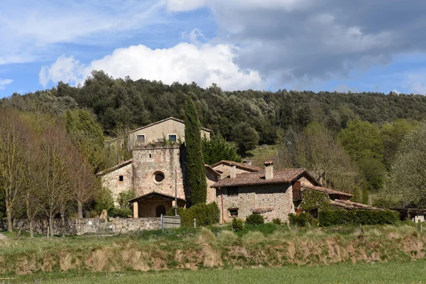 Igreja românica de Sant Iscle de Colltort, Garrotxa, província de Girona, Catalunha, Espanha — Fotografia de Stock