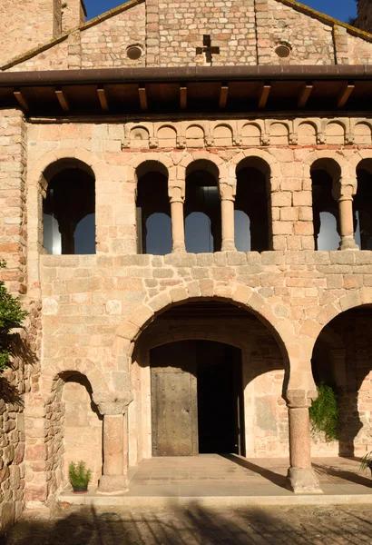 Detail des romanischen Klosters la porta ferrada in sant feliu — Stockfoto