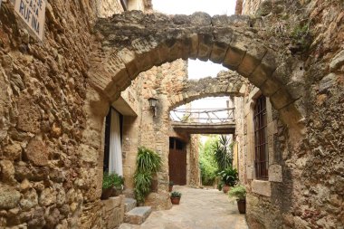 Eski ortaçağ köyü Pals, Girona vilayetinin kemeri, Katalonya, İspanya