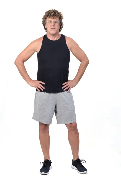 Vorderansicht Eines Mannes Sportbekleidung Tank Top Und Shorts Auf Weißem — Stockfoto