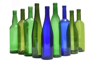 Beyaz arkaplanda şişe grubu