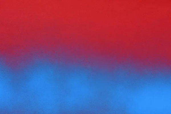 Blaue Sprühfarbe Auf Rotem Papierhintergrund — Stockfoto