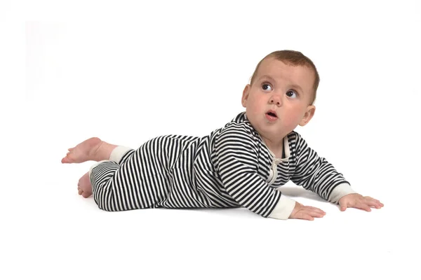 Bebê Rastejando Chão Olhando Para Cima Fundo Branco — Fotografia de Stock