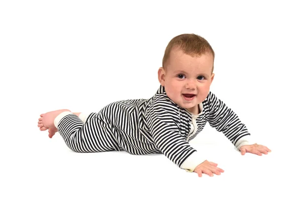 Bebê Rastejando Chão Olhando Para Câmera Fundo Branco — Fotografia de Stock