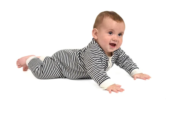 Bebê Rastejando Chão Olhando Para Longe Sorrindo Fundo Branco — Fotografia de Stock