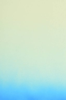 Pembe bir arka planda mavi sprey boya