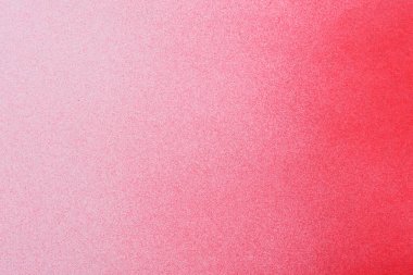 Yumuşak mavi renkli kağıtta kırmızı sprey boya.