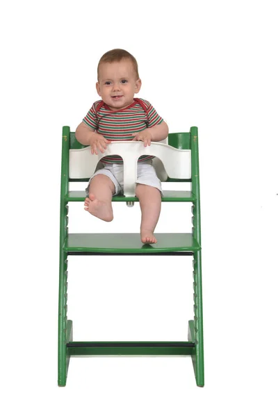 Vista Frontal Retrato Completo Bebé Sentado Una Trona Riendo Sobre —  Fotos de Stock