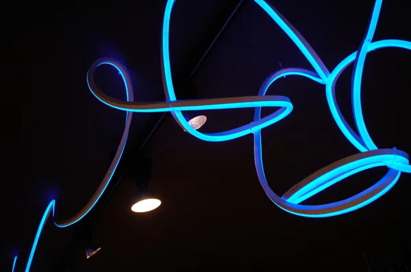 曲線、ブルー、ネオン ライト チューブ — ストック写真