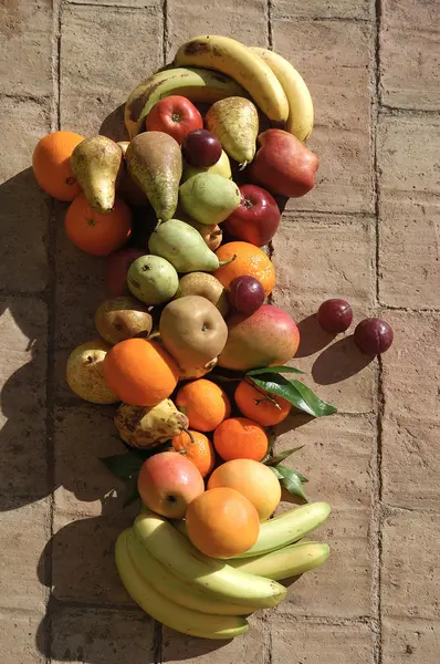 Natura morta di frutto con luce del sole — Foto Stock