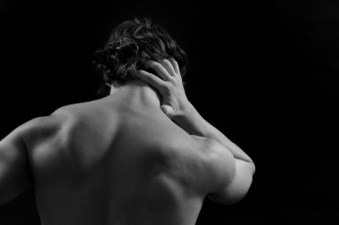 Sırt ağrısı olan kas adam