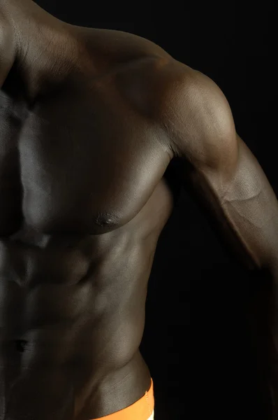 Un hombre negro con un cuerpo musculoso , — Foto de Stock