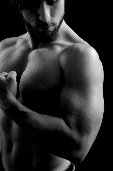 Homem com bíceps — Fotografia de Stock