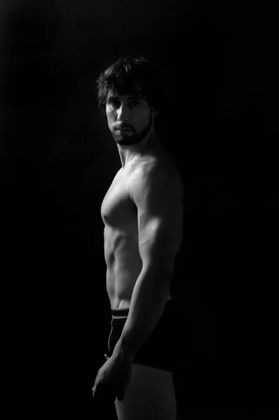 Γυμνό άνδρα που δείχνει την ικανότητά του σώματος, — Φωτογραφία Αρχείου