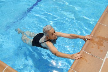 enior kadın eğlenmek