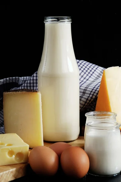 Produtos lácteos leite, queijo e ovos — Fotografia de Stock