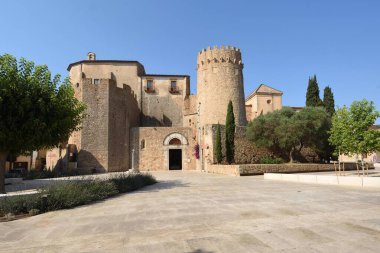 Sant Feliu de Guixols, Giron ili, Katalonya, İspanya 'daki Porta Ferrada Benediktine Manastırı cephesi