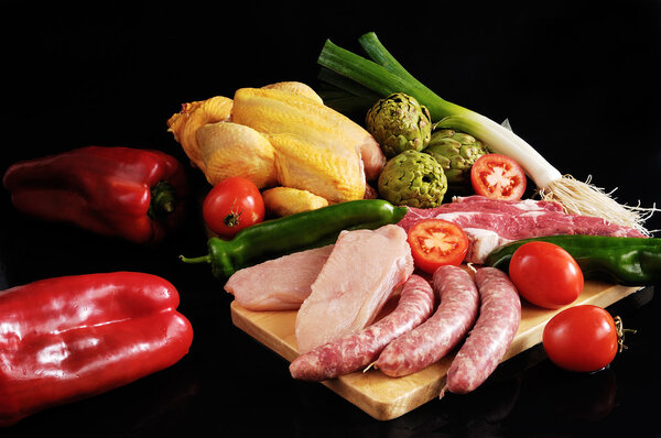 овощи и мясо с курицей и говядиной
