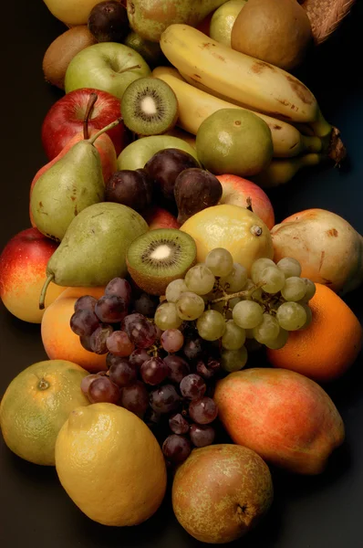 Groenten en fruit zwarte achtergrond — Stockfoto