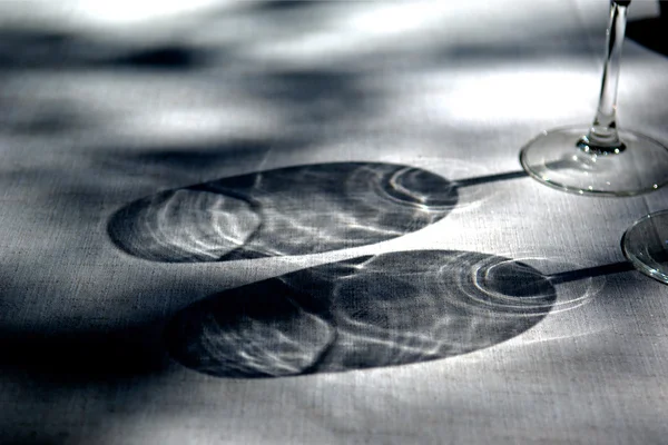 Sombra, copo na mesa — Fotografia de Stock