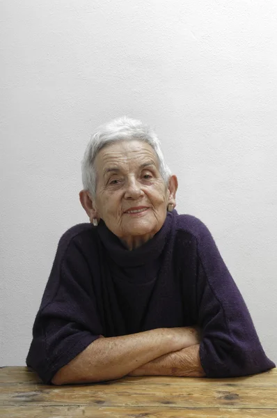 Portrait d'une femme âgée — Photo