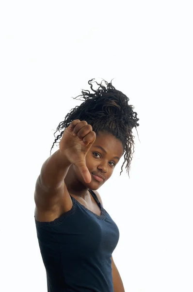 Svarta unga kvinnan gester med händerna — Stockfoto