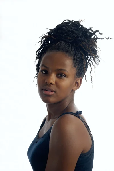 Портрет молодої чорної жінки — стокове фото
