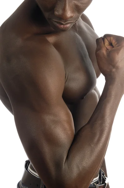 Bíceps de um homem africano com fundo branco — Fotografia de Stock