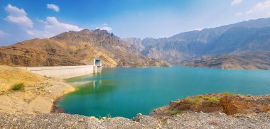 Vadi Dayqah barajının panoramik manzarası, Umman turizmi.