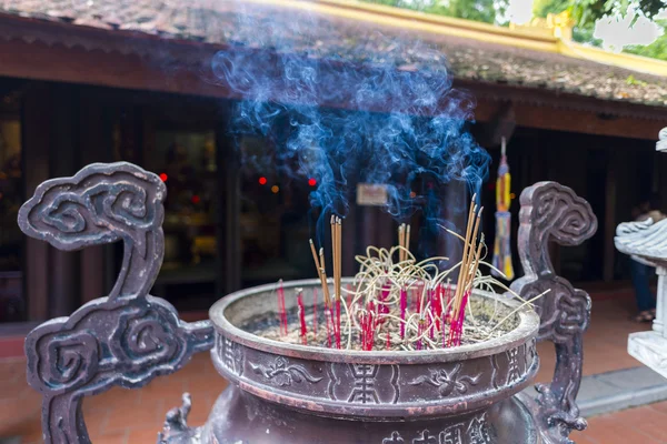 Incensório em tran quoc pagode — Fotografia de Stock