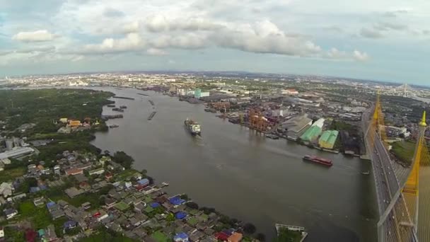 Luchtfoto van het Bhumibol Bridge in Bangkok Thailand. — Stockvideo