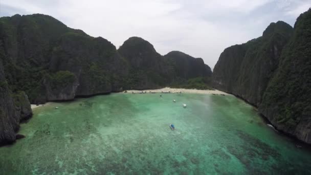 Disparo aéreo en Maya Beach Phuket, Tailandia . — Vídeos de Stock