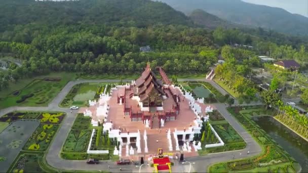 Tiro aéreo em Royal Flora Rajchapurk Chiang Mai, Tailândia . — Vídeo de Stock